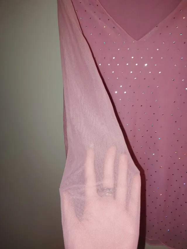 Maglia rosa con brillantini