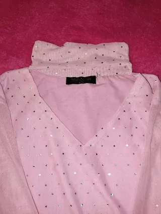 Maglia rosa con brillantini