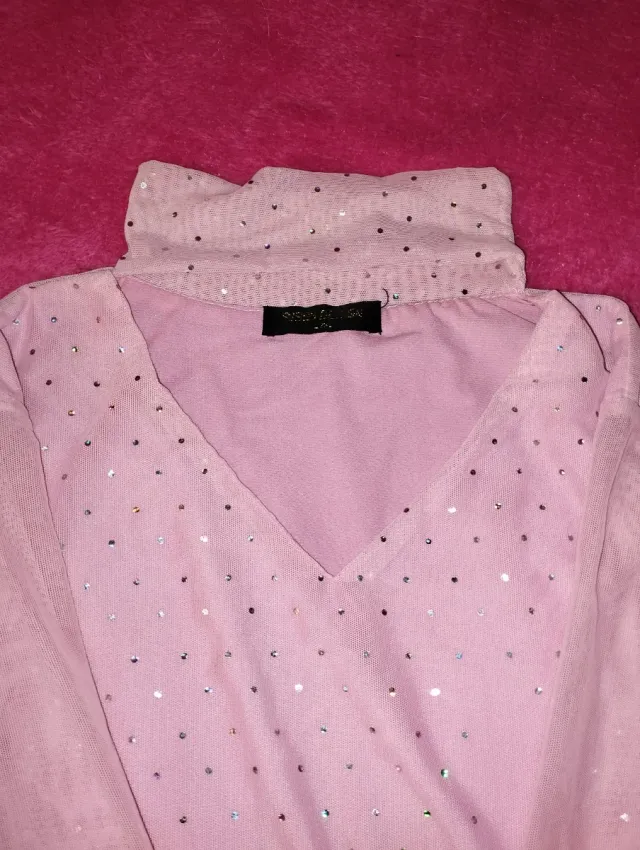 Maglia rosa con brillantini
