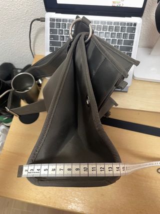 Bolso de hombro gris oscuro
