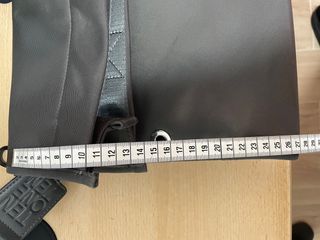 Bolso de hombro gris oscuro
