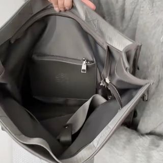 Bolso de hombro gris oscuro