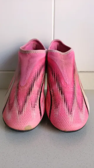 Botas de fútbol Puma rosas