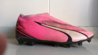 Botas de fútbol Puma rosas
