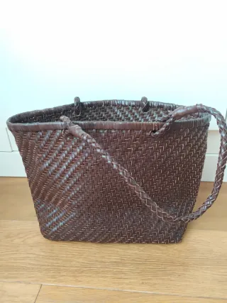 Bolso de piel tejido