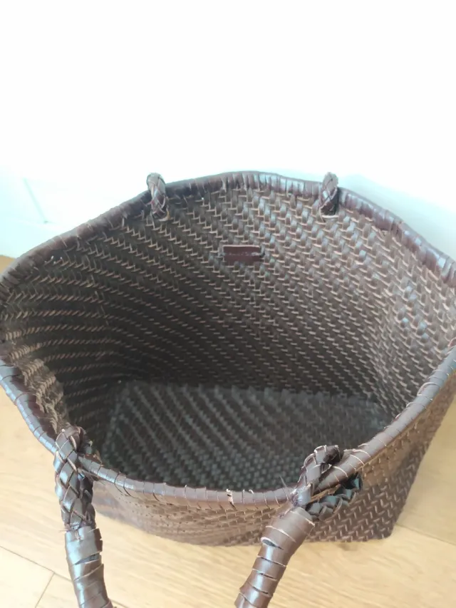 Bolso de piel tejido