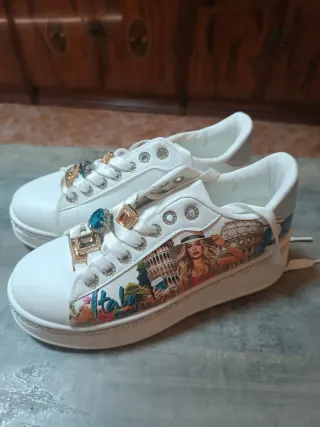 Bellissime sneakers firmate Italia