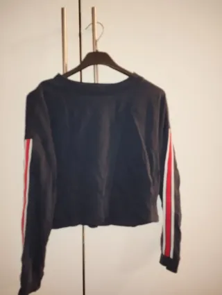 Felpa H&M nera con strisce bianche e rosse