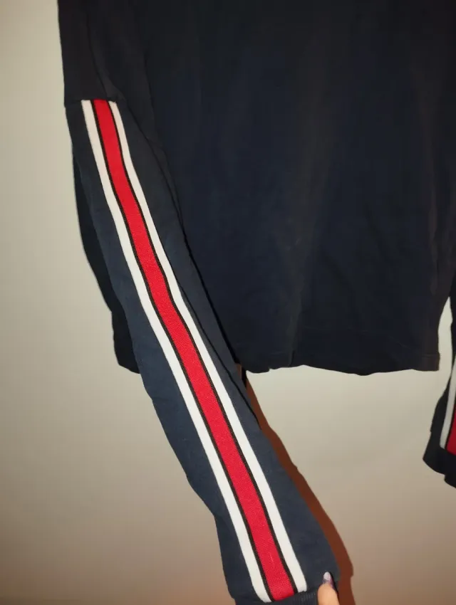 Felpa H&M nera con strisce bianche e rosse