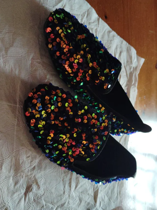 Bailarinas negras con lentejuelas multicolor