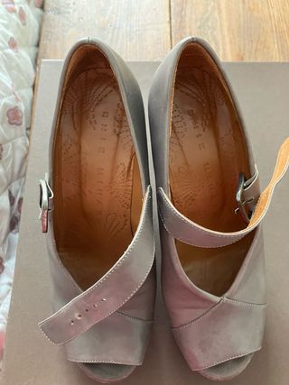 Zapatos Chie Mihara sin puntera, color gris 
