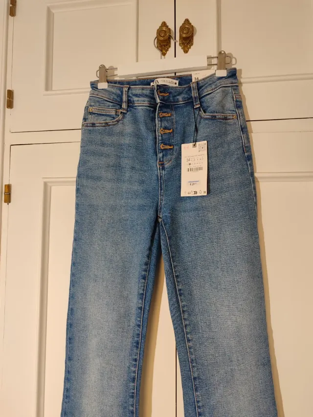 Pantalones vaqueros Zara acampanados talla 34