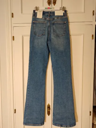 Pantalones vaqueros Zara acampanados talla 34
