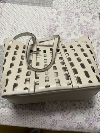 Bolso mediano beige,