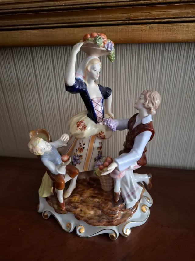 Figura decorativa de porcelana