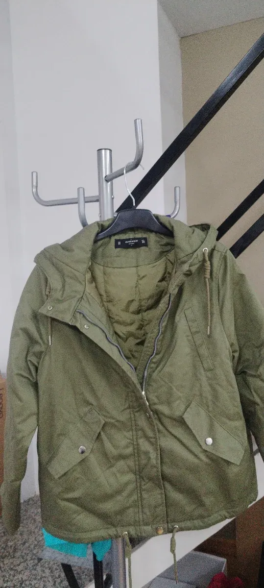 Chaqueta verde kaki acolchada mujer