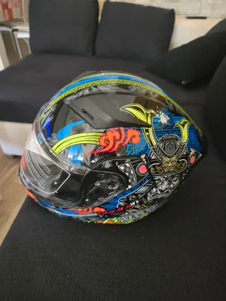 Casco de moto con diseño Samurai