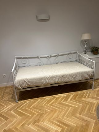Sofá Cama Blanco, Medidas 90 por 1,90 colchon.,