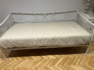 Sofá Cama Blanco, Medidas 90 por 1,90 colchon.,