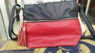 Bolso bandolera negro y rojo