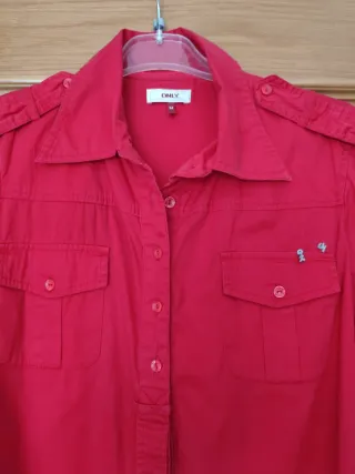 Blusa roja Only con cinturón