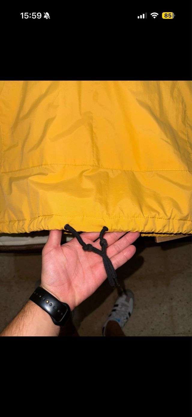 Cazadora Pull and Bear XL/46 Negra y Amarilla