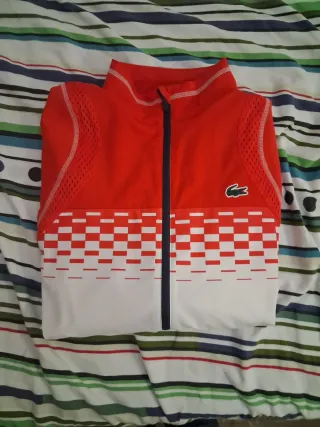 Chaqueta deportiva Lacoste roja y blanca