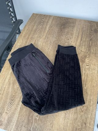 Pantaloni neri con fantasia geometrica. pesanti 