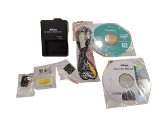 CÁMARA REFLEX DIGITAL NIKON D3100 14MPX + CAJA + CARGADOR