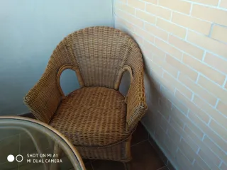 Mesa y 4 Sillas Mimbre y Cristal