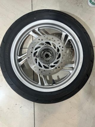 2 Ruedas una adelante otra de atras