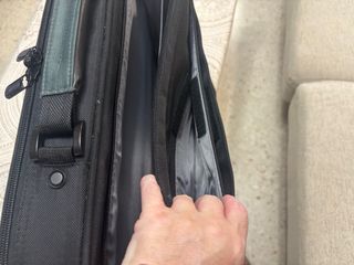 Maletín portátil Belkin negro y gris