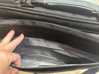 Maletín portátil Belkin negro y gris