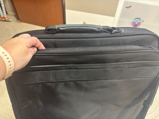 Maletín portátil Belkin negro y gris