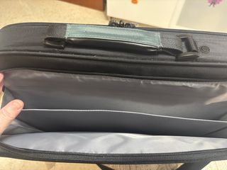 Maletín portátil Belkin negro y gris