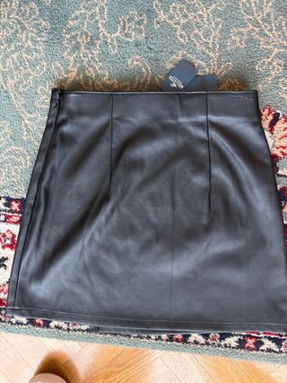 Falda Hollister efecto piel negra Talla S