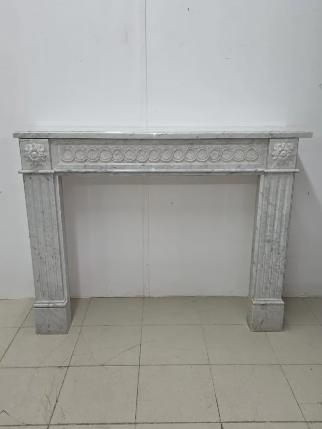 Frente de chimenea de mármol Luis XVI