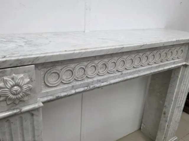 Frente de chimenea de mármol Luis XVI