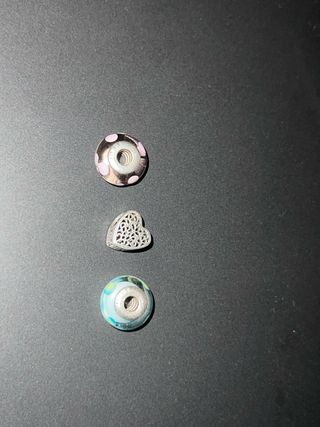 3 Charms Pandora Corazón y Lunares