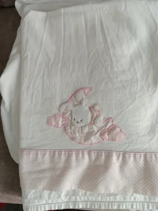Sábanas de cuna con osito y nubes