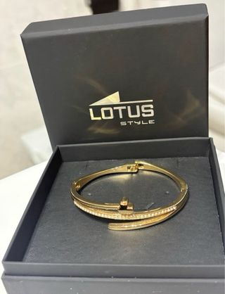 Pulsera Lotus Dorada con Cristales