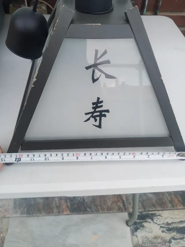 Lámpara colgante con caracteres chinos