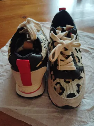 Deportivas con estampado de leopardo