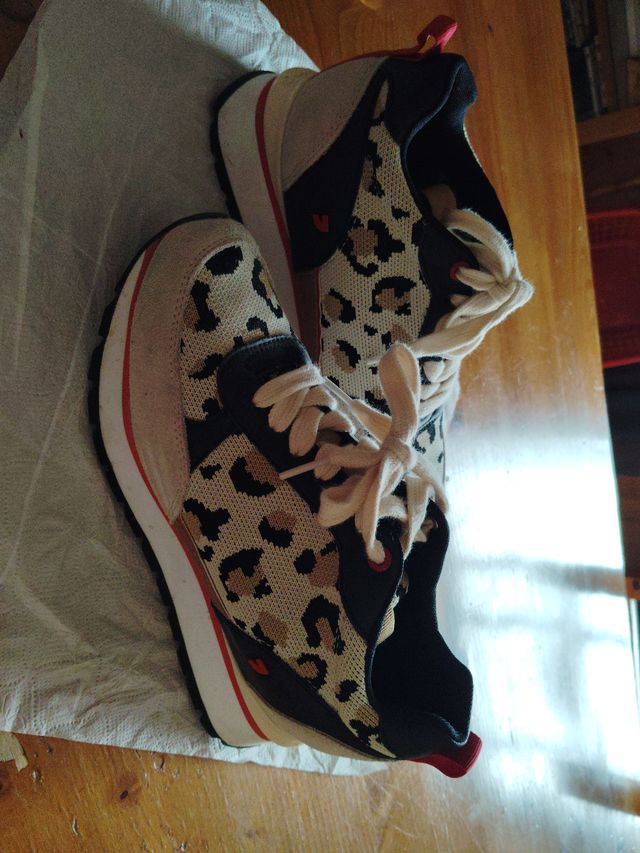 Deportivas con estampado de leopardo