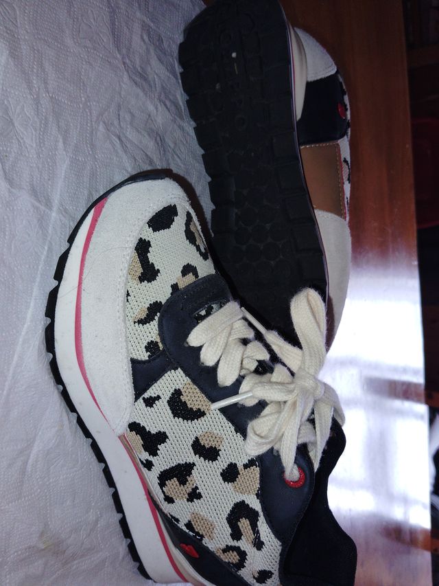 Deportivas con estampado de leopardo