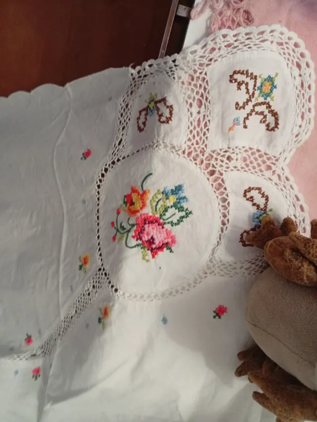 Toalha de mesa bordada ponto cruz