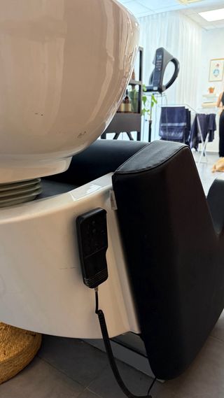 Sillón lavacabezas con elevador de piernas