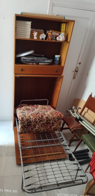 Cama mueble de madera plegable
Dos camas 