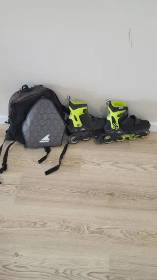 Pattini Rollerblade + protezioni + zaino.