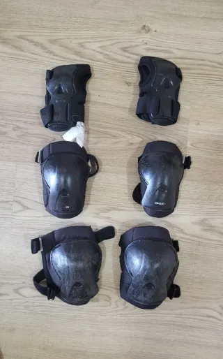 Pattini Rollerblade + protezioni + zaino.